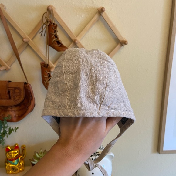 Double sided new born baby bonnet - Picture 2 of 4